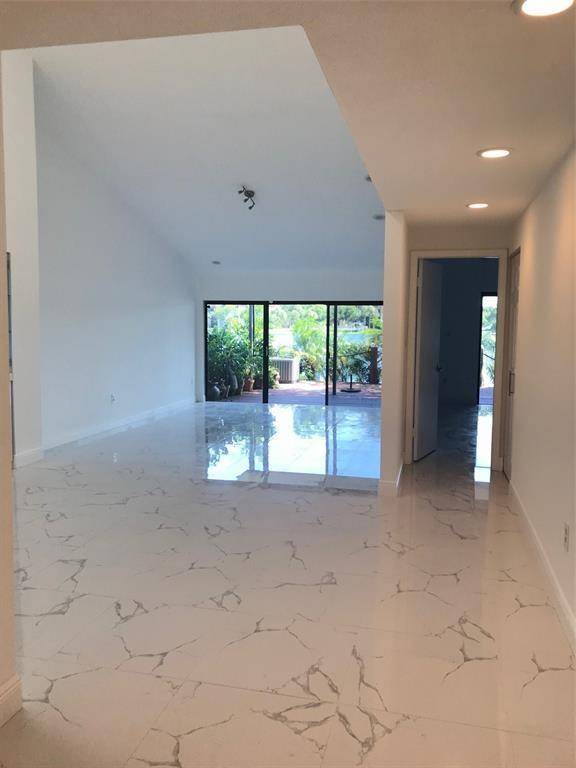 Miami, FL 33179,598 NE 199th Ter #6Y