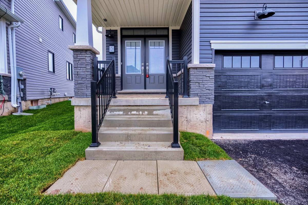 Welland, ON L3B 0N2,126 PORT CRES