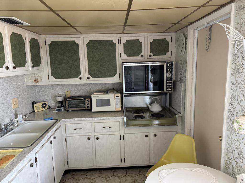 Hallandale Beach, FL 33009,200 NE 14th Ave #522