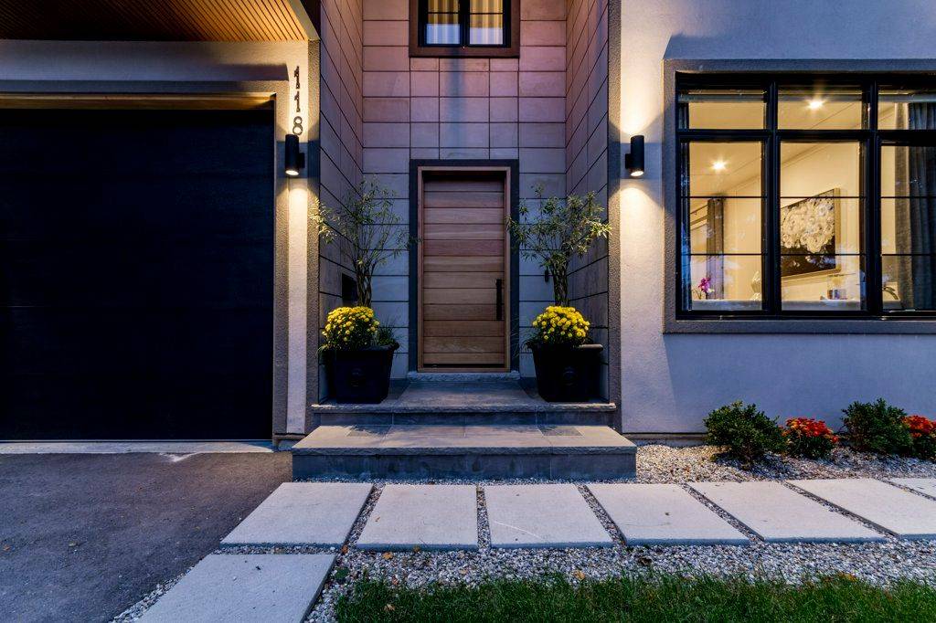 Toronto W08, ON M9B 4K5,118 Martin Grove RD