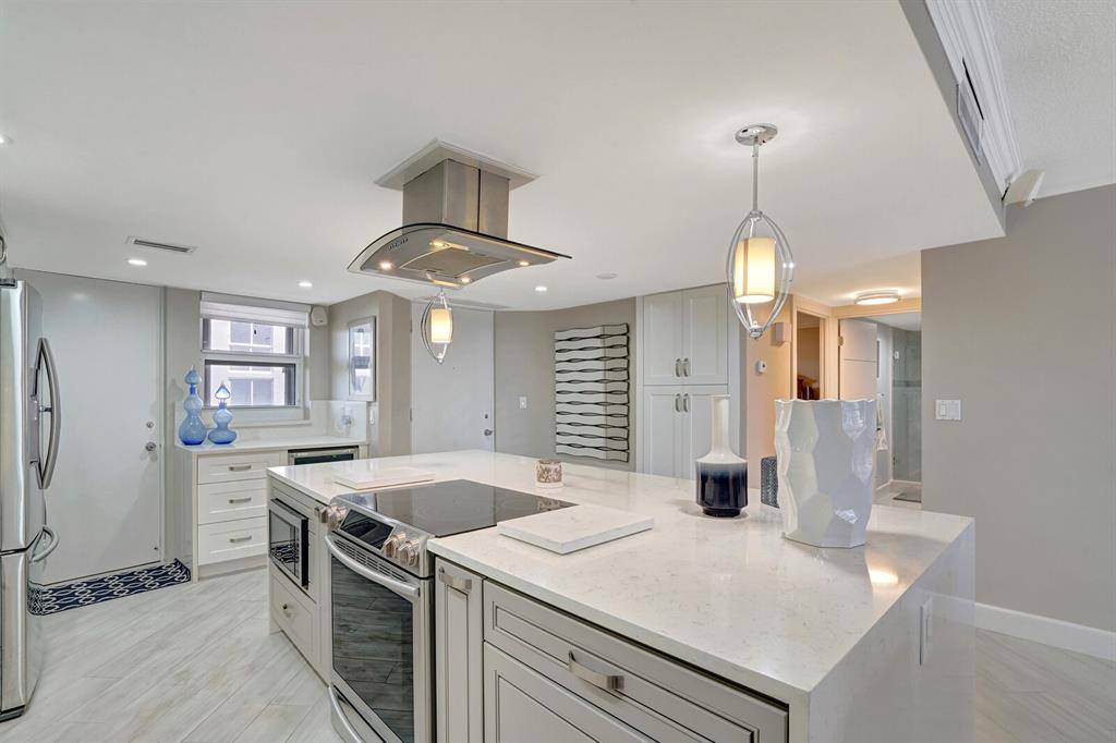 Fort Lauderdale, FL 33308,4100 Galt Ocean Dr #305