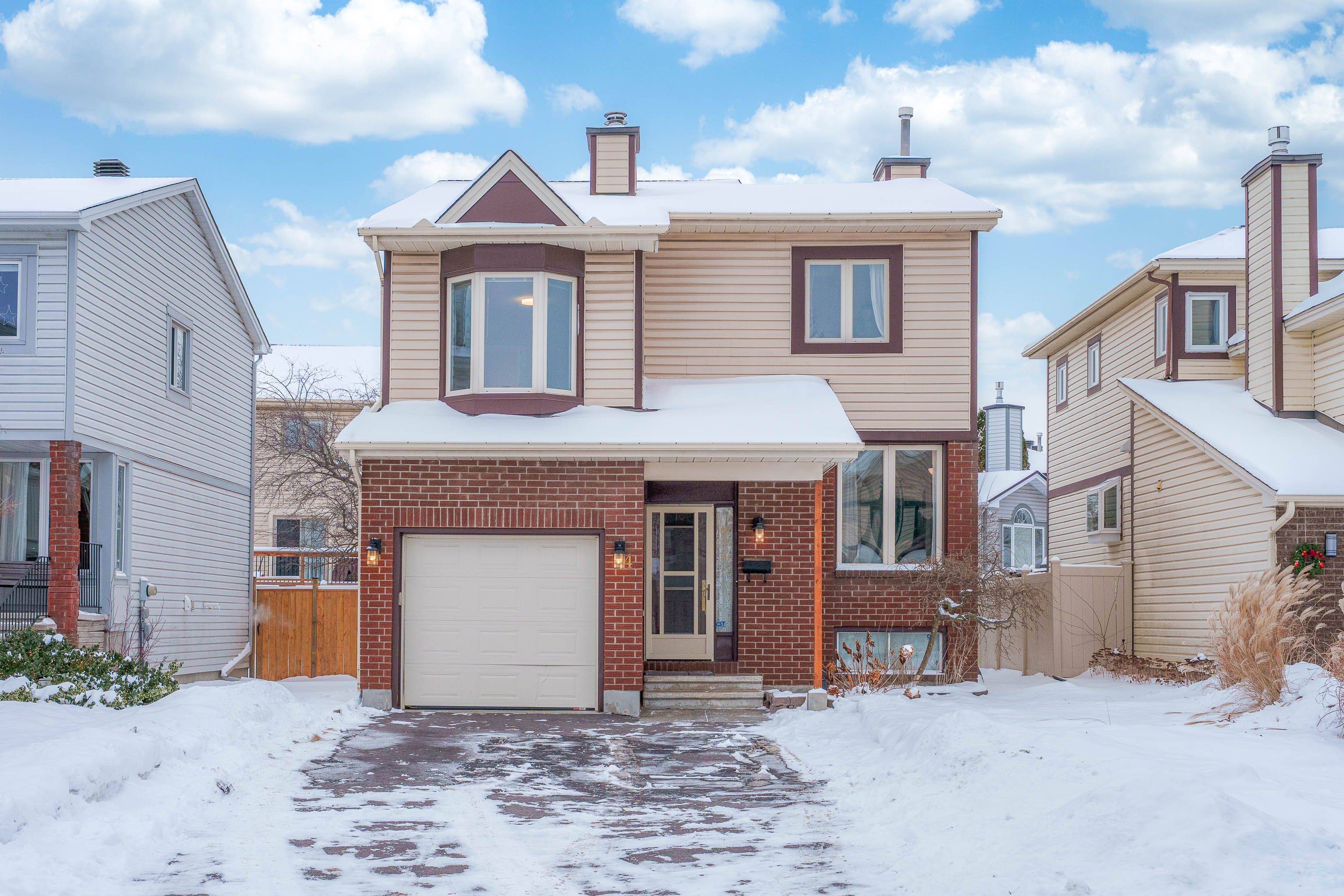 Hunt Club - South Keys And Area, ON K1T 3E4,4 Huntersfield DR