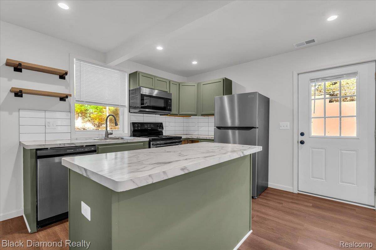 Farmington Hills, MI 48336,21487 Averhill ST