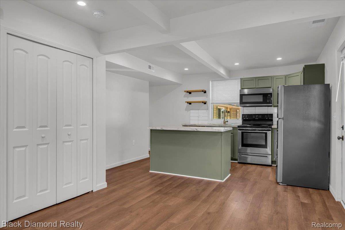 Farmington Hills, MI 48336,21487 Averhill ST