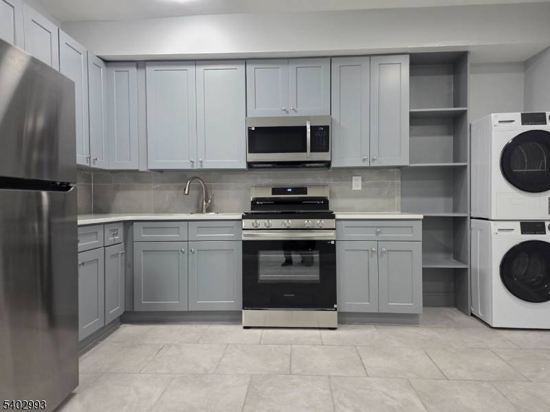 Newark City, NJ 07104,324 Broadway #A