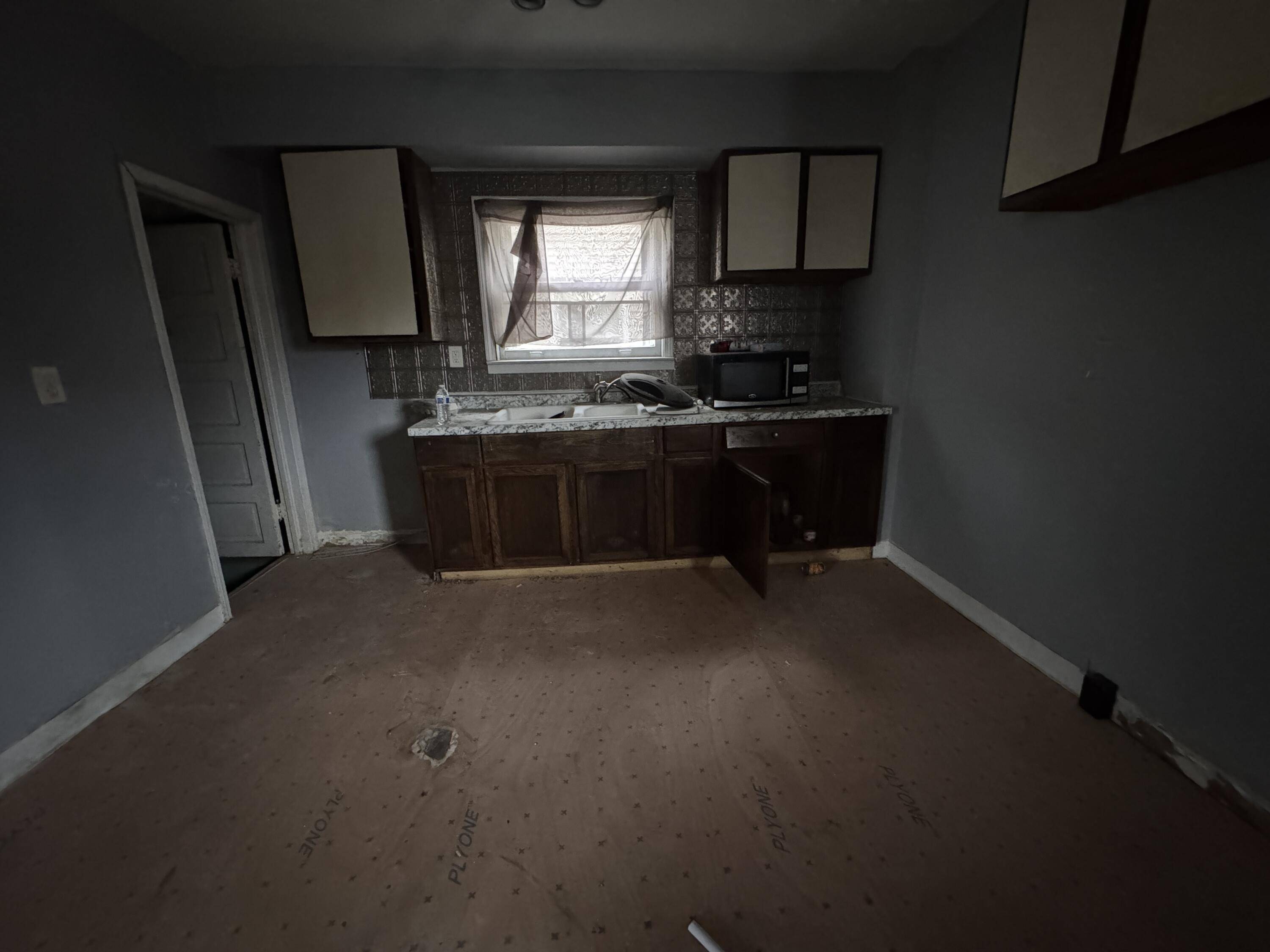 Lansing, MI 48910,619 E Mount Hope AVE