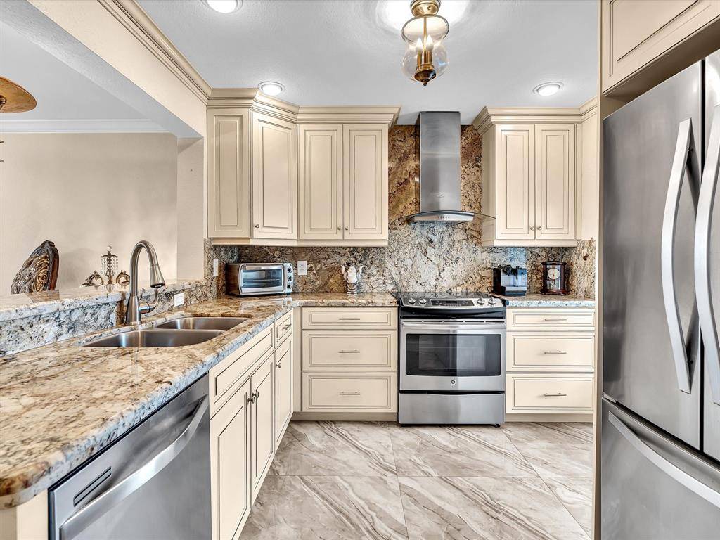 Lauderdale Lakes, FL 33319,3990 NW 42nd Ave #308