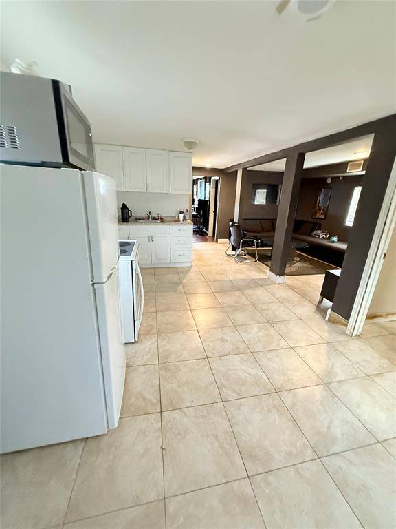 Hollywood, FL 33023,5621 Pembroke Rd