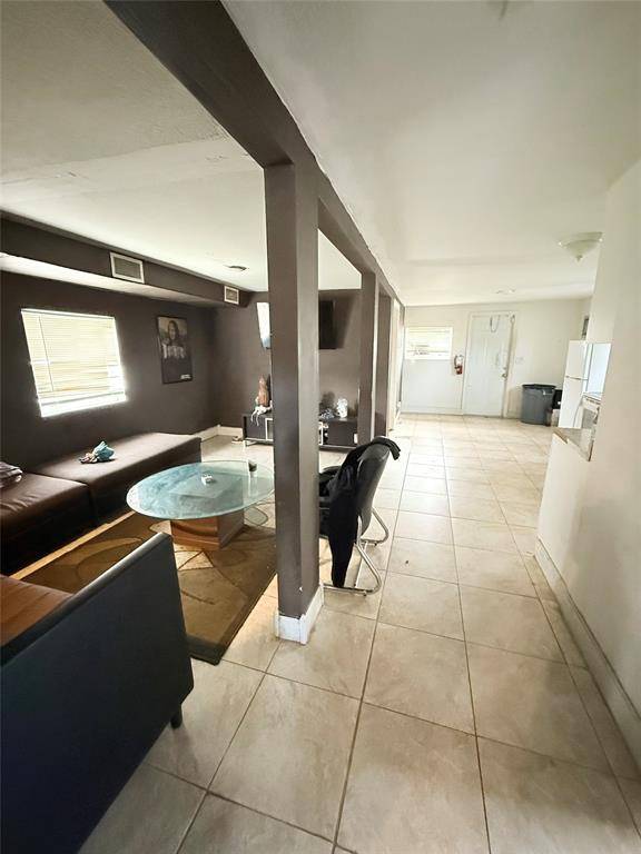 Hollywood, FL 33023,5621 Pembroke Rd