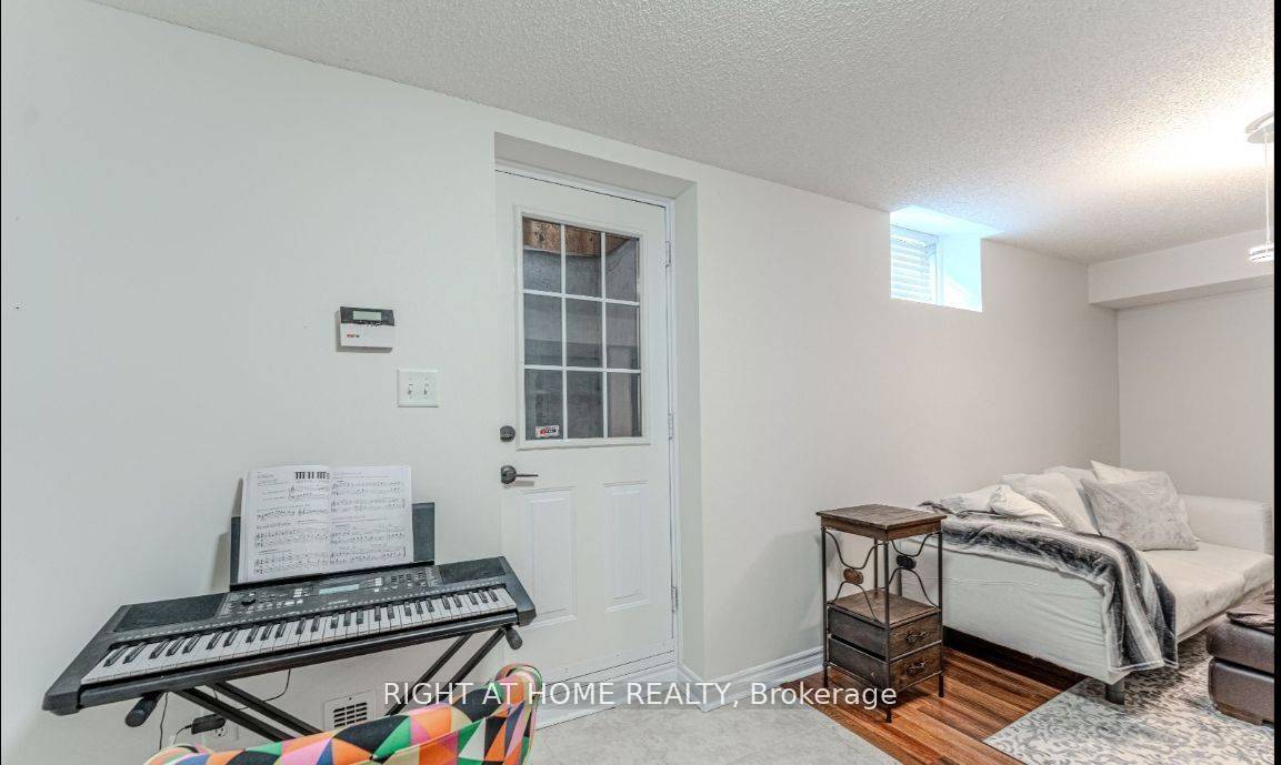 Barrie, ON L4N 0P6,36 Knupp RD