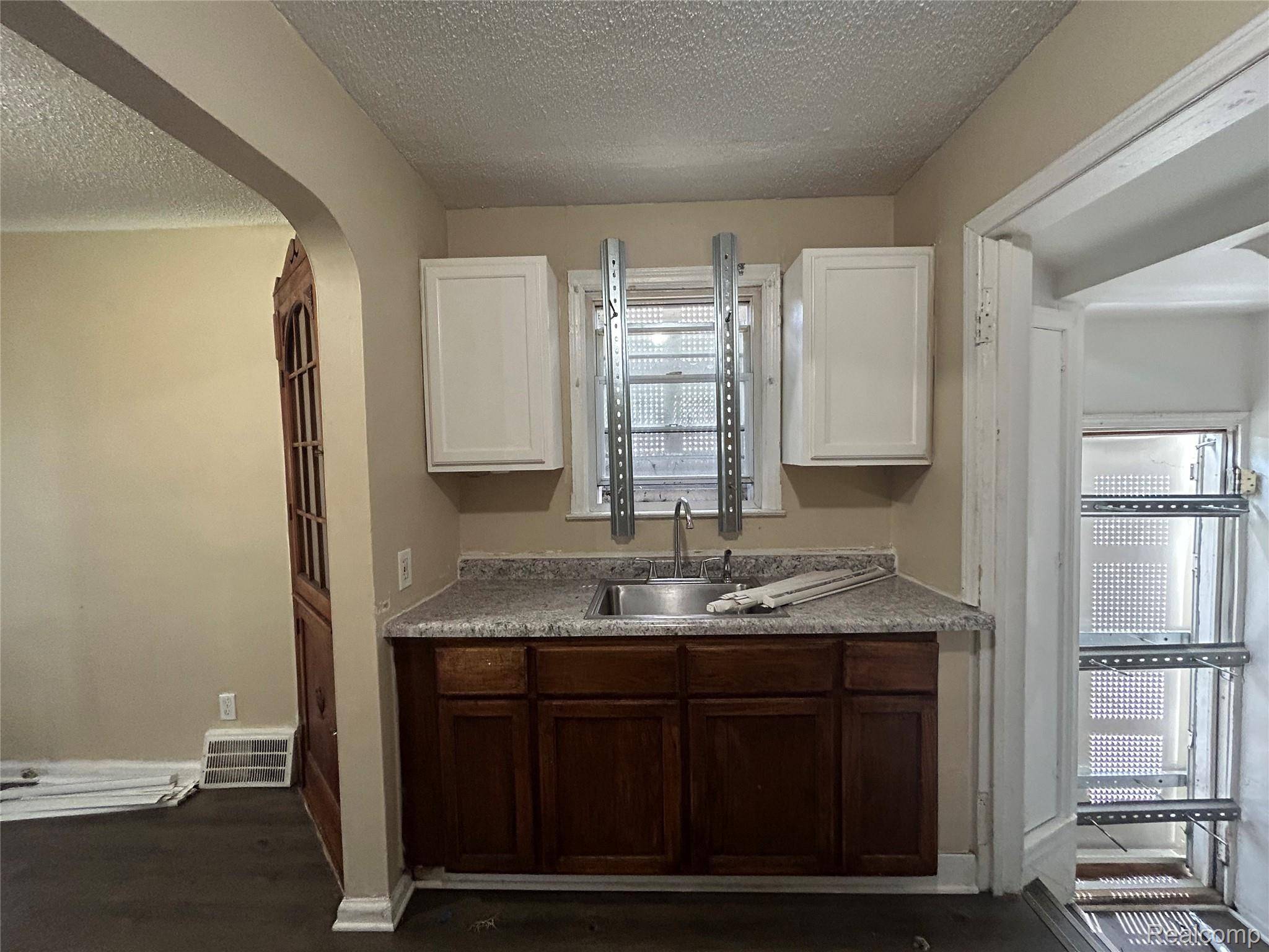 Detroit, MI 48228,6491 Stahelin AVE