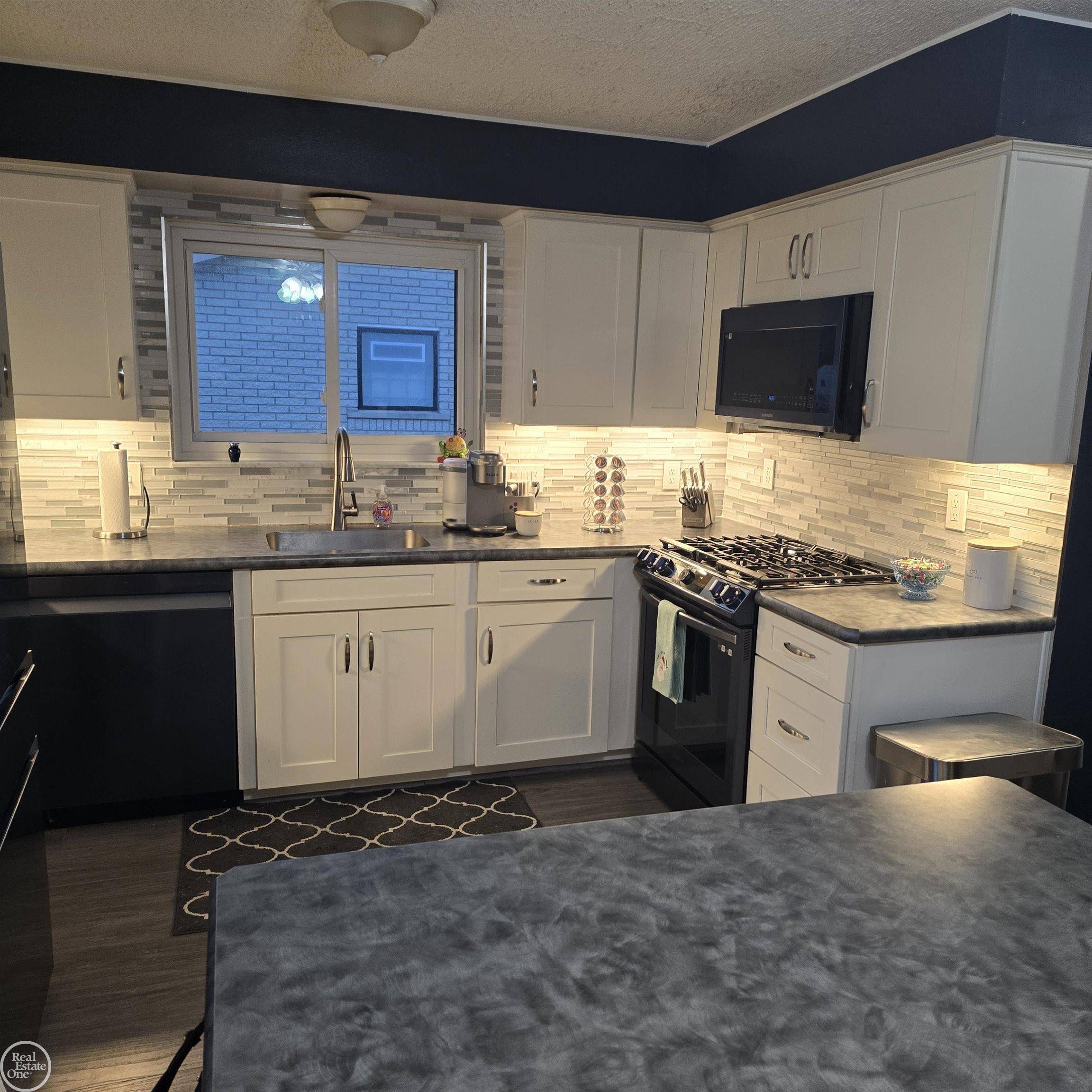 Clinton Township, MI 48035,21551 Elmway ST