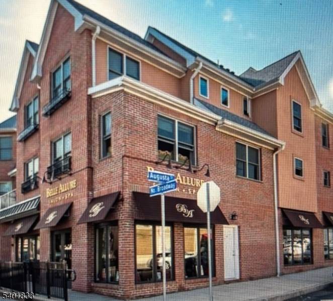 South Amboy City, NJ 08879,112 N Broadway #G