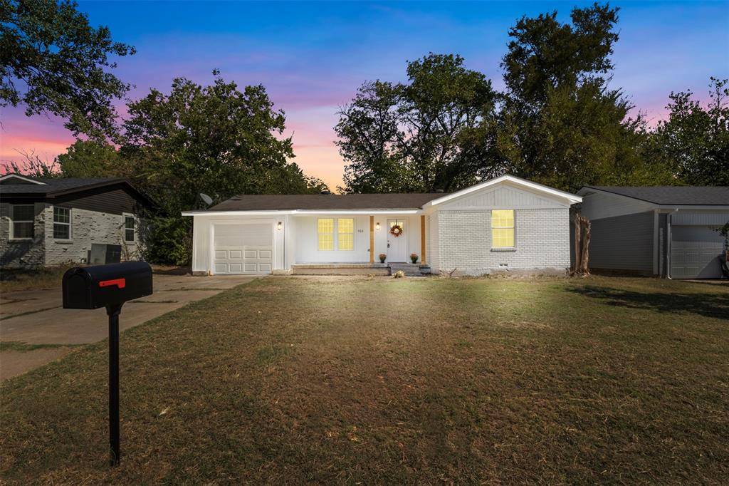 Hurst, TX 76053,916 Zelda Drive