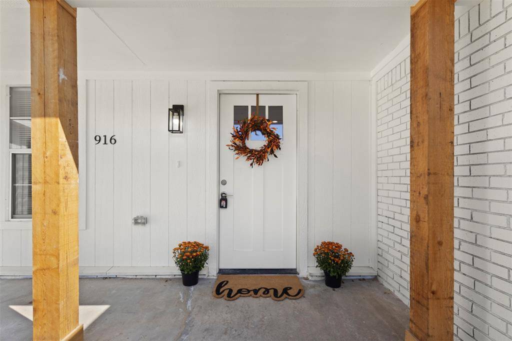 Hurst, TX 76053,916 Zelda Drive