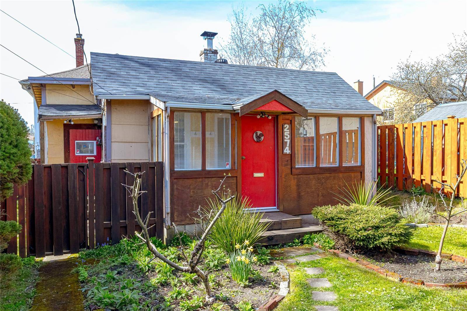 Victoria, BC V8T 3R9,2574 Cook St