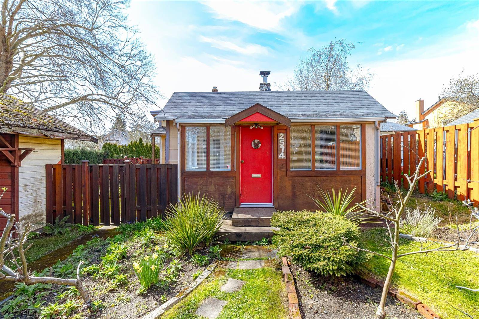 Victoria, BC V8T 3R9,2574 Cook St