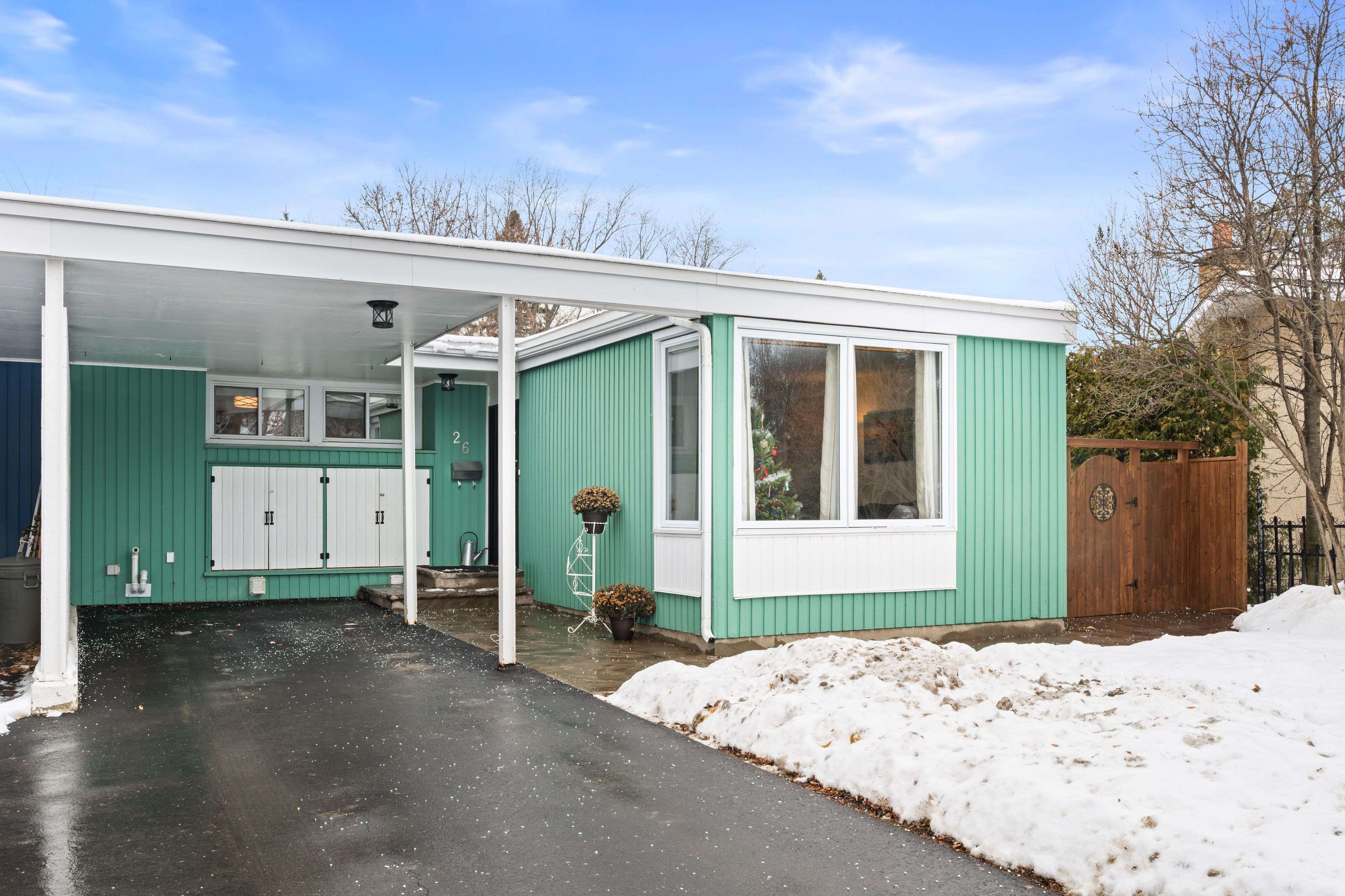 Crystal Bay - Rocky Point - Bayshore, ON K2H 5P7,26 Leeming DR