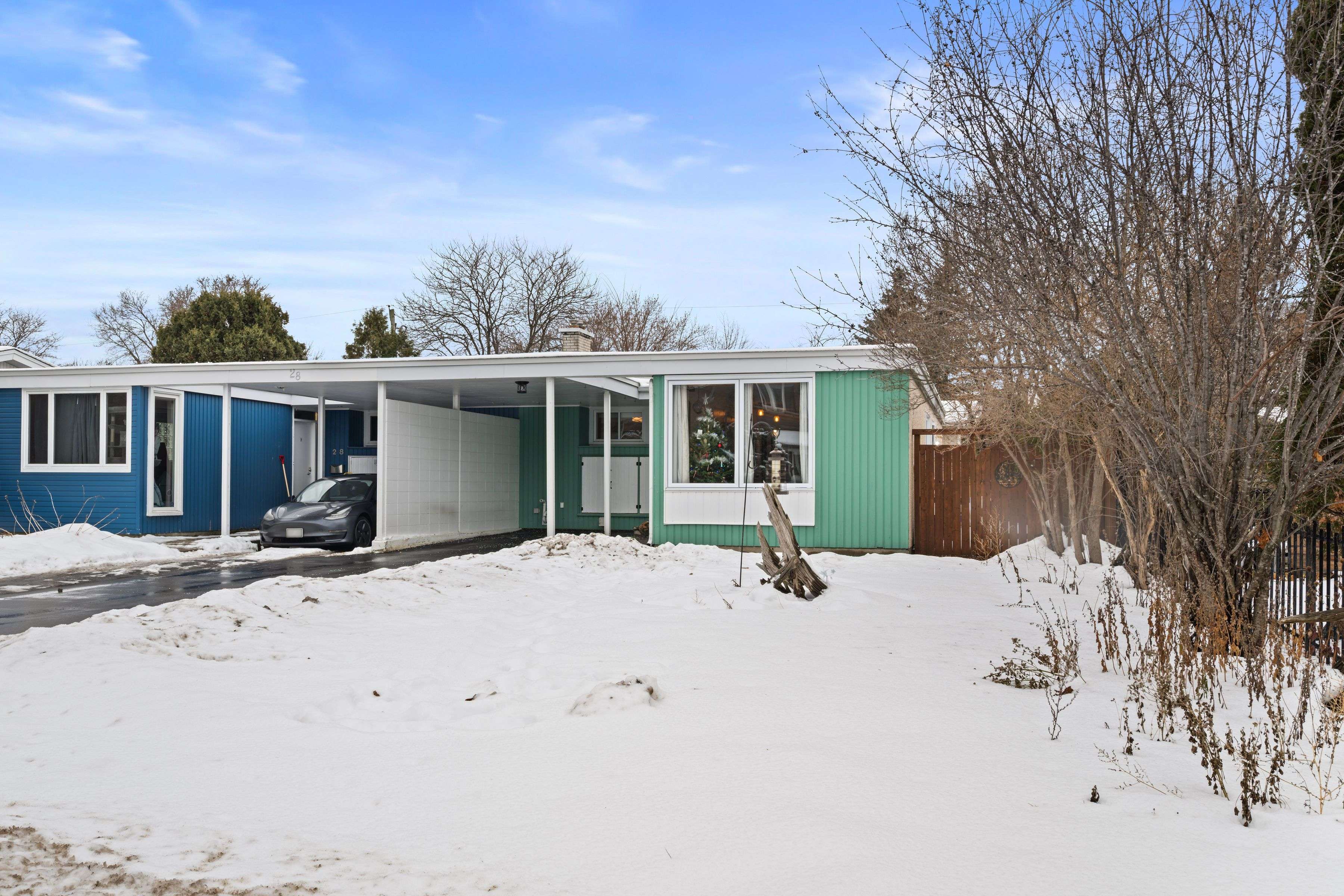 Crystal Bay - Rocky Point - Bayshore, ON K2H 5P7,26 Leeming DR