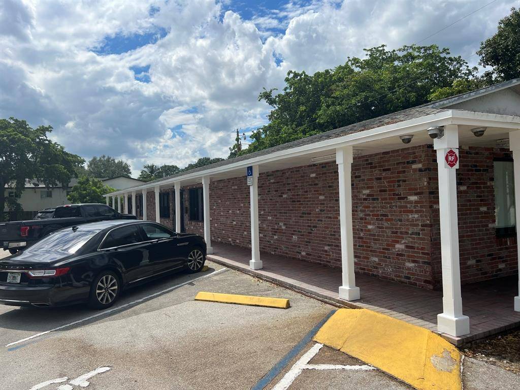 Davie, FL 33314,6570 Griffin Rd #105