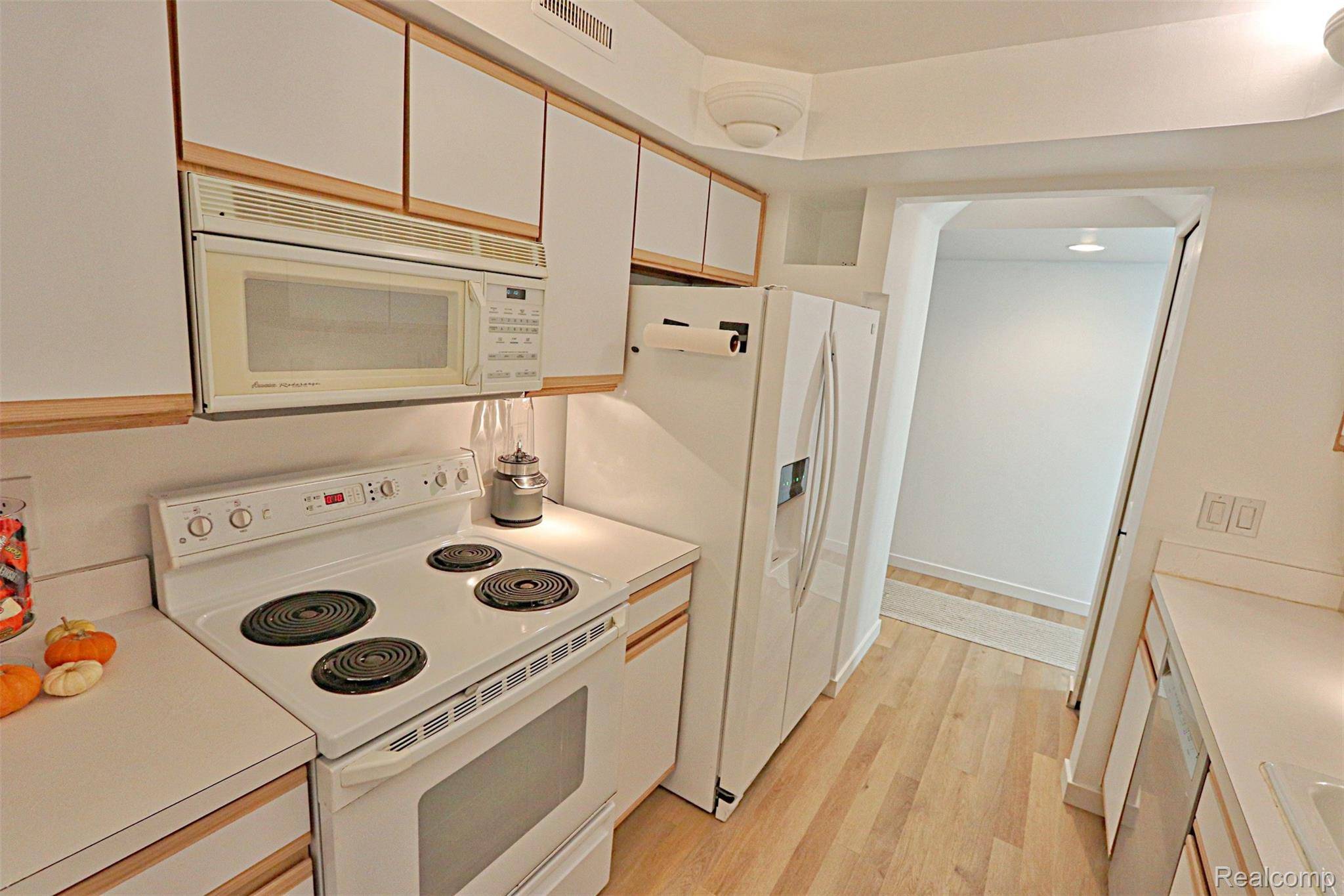 Livonia, MI 48152,18230 University Park DR