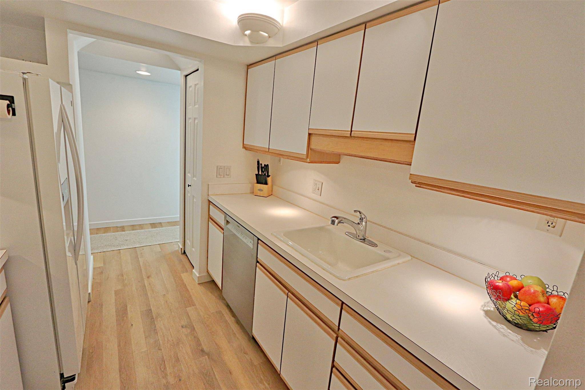 Livonia, MI 48152,18230 University Park DR