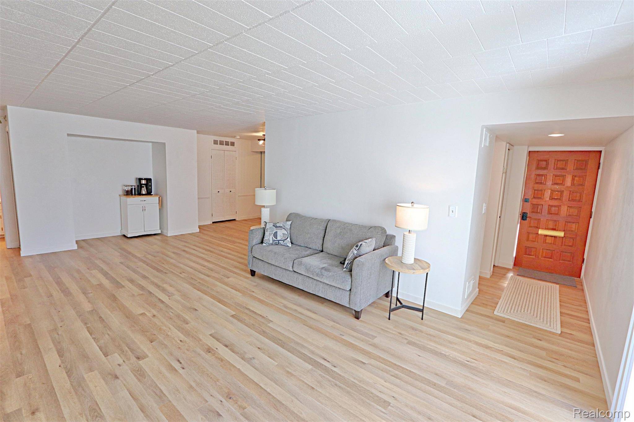 Livonia, MI 48152,18230 University Park DR