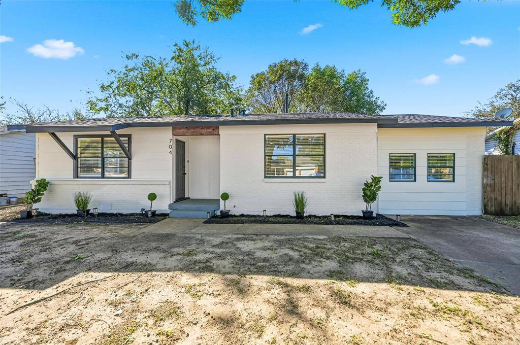 Hurst, TX 76053,704 Tanglewood Drive