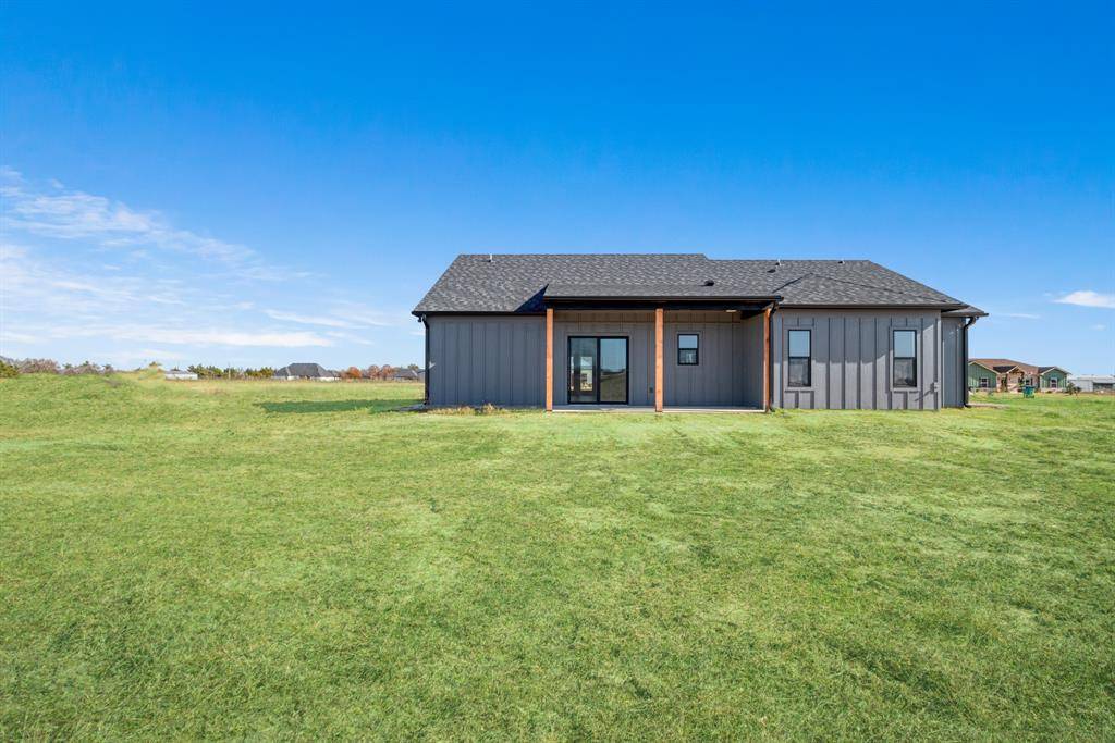 Sumner, TX 75486,213 Private Road 33083