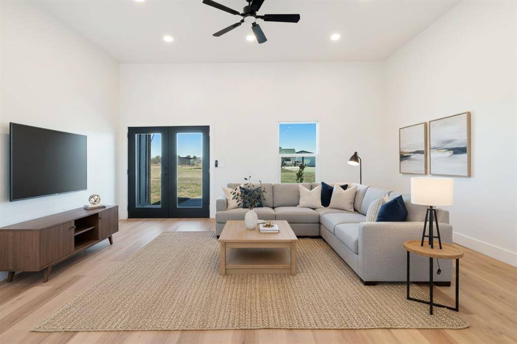 Sumner, TX 75486,213 Private Road 33083