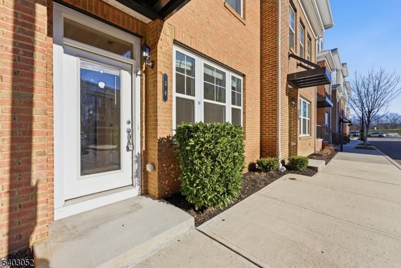 North Brunswick Twp., NJ 08902,38 Bond St #38