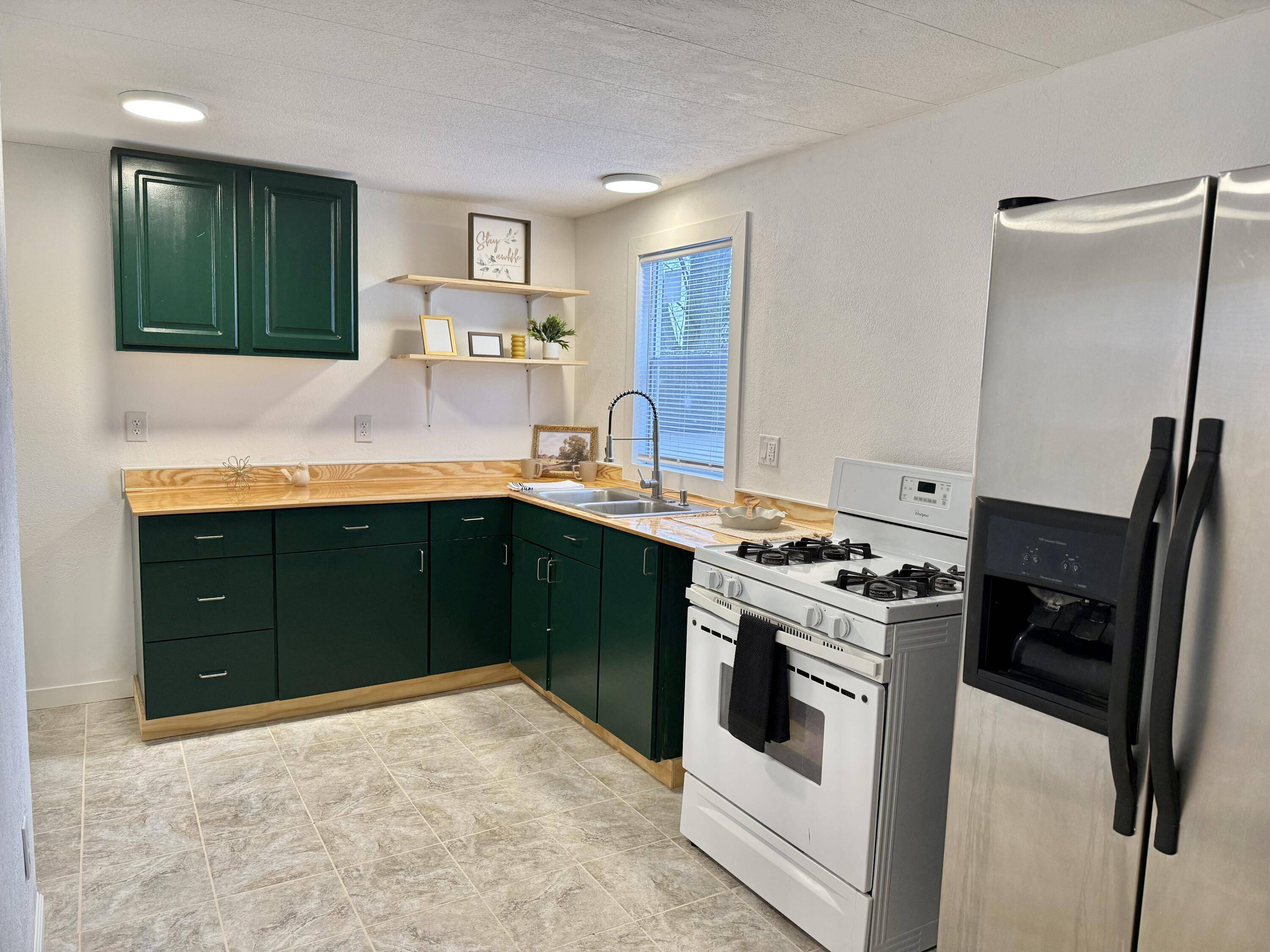 Stevensville, MI 49127,604 W John Beers RD #2L