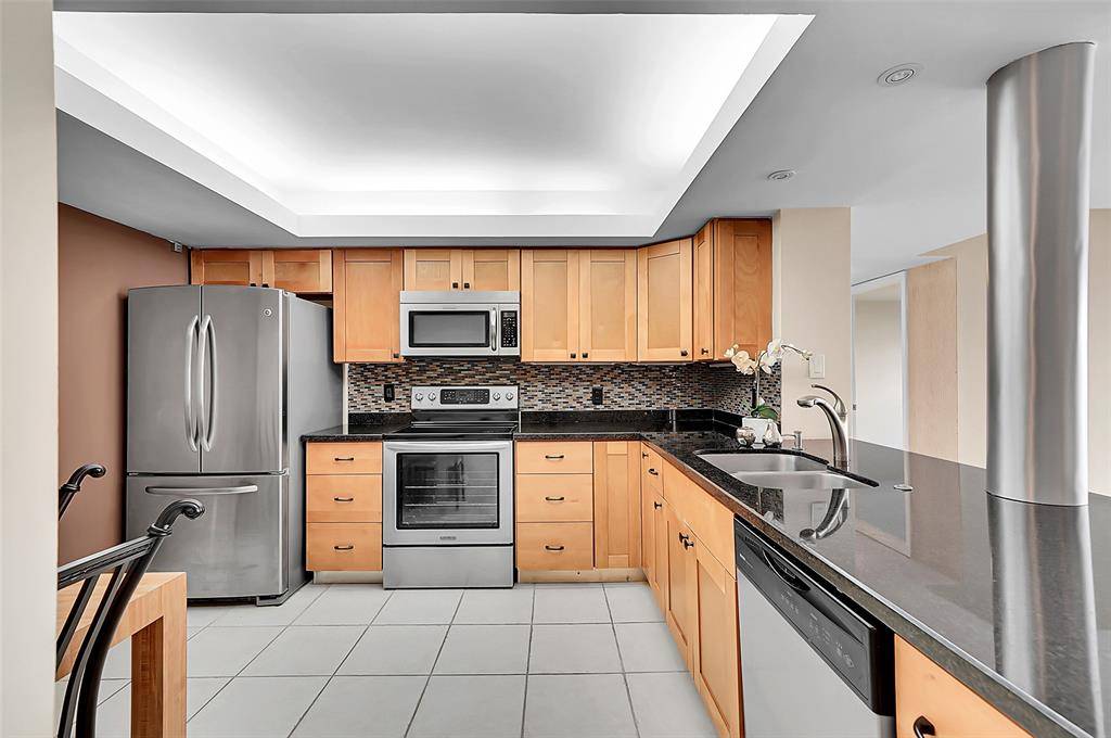 Lauderdale By The Sea, FL 33308,4900 N Ocean Blvd #802