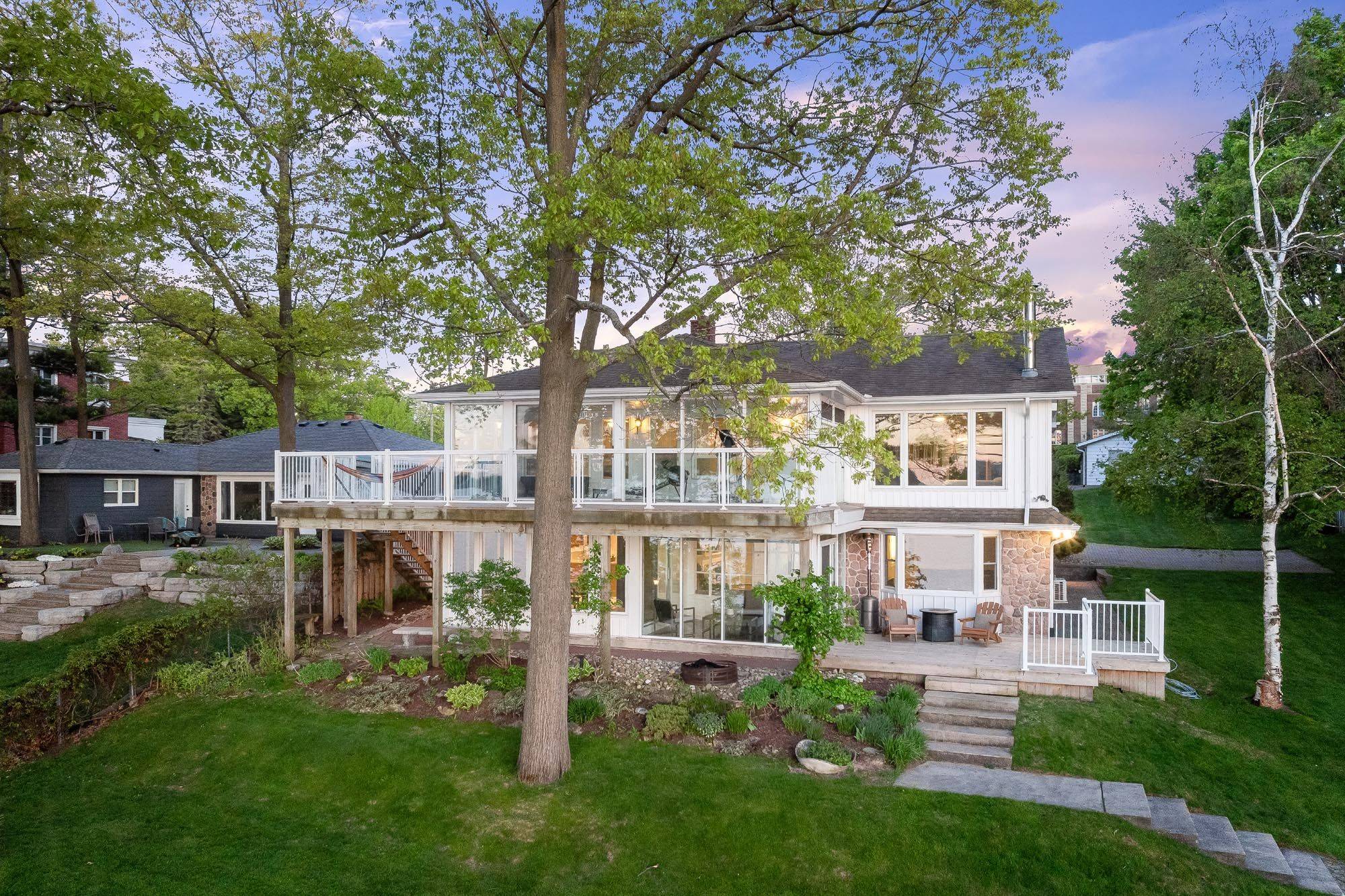 Barrie, ON L4N 4C1,10 White Oaks RD