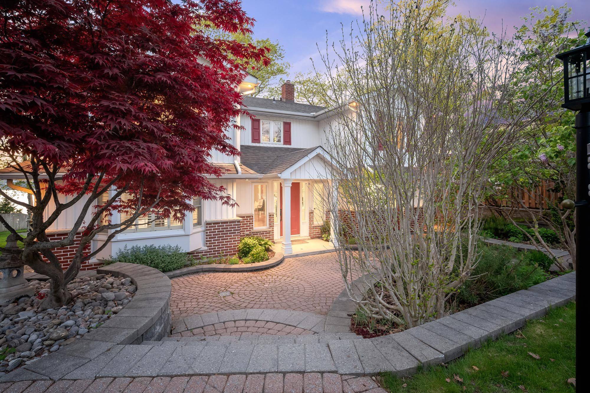 Barrie, ON L4N 4C1,10 White Oaks RD