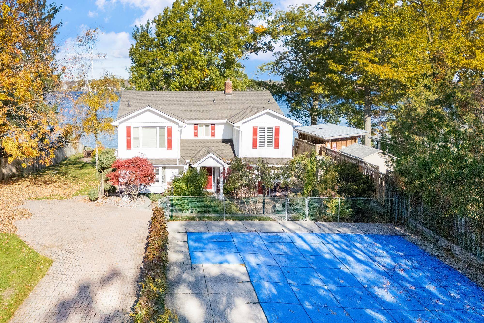 Barrie, ON L4N 4C1,10 White Oaks RD