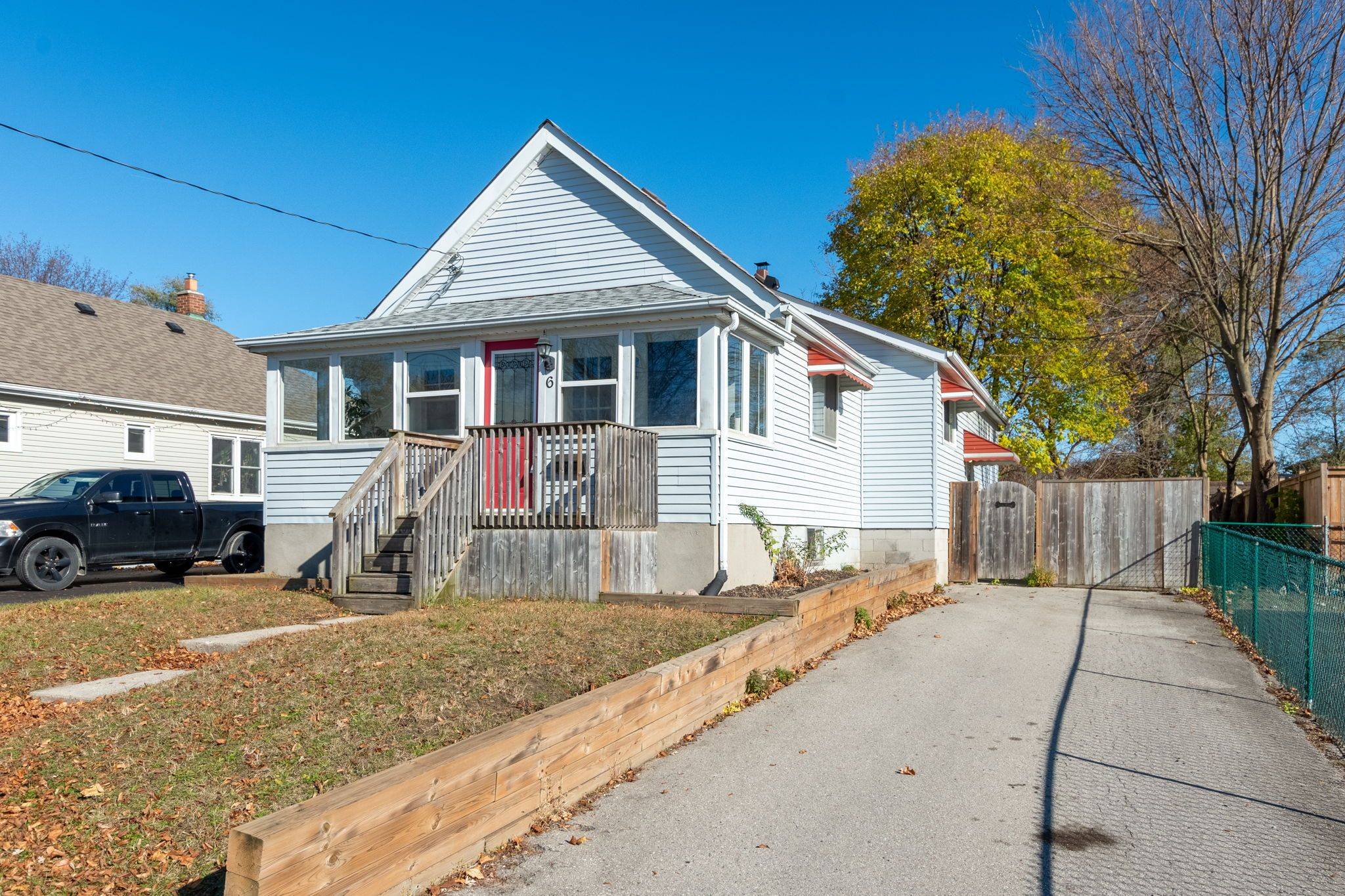 London East, ON N5Y 1P9,6 Appel ST