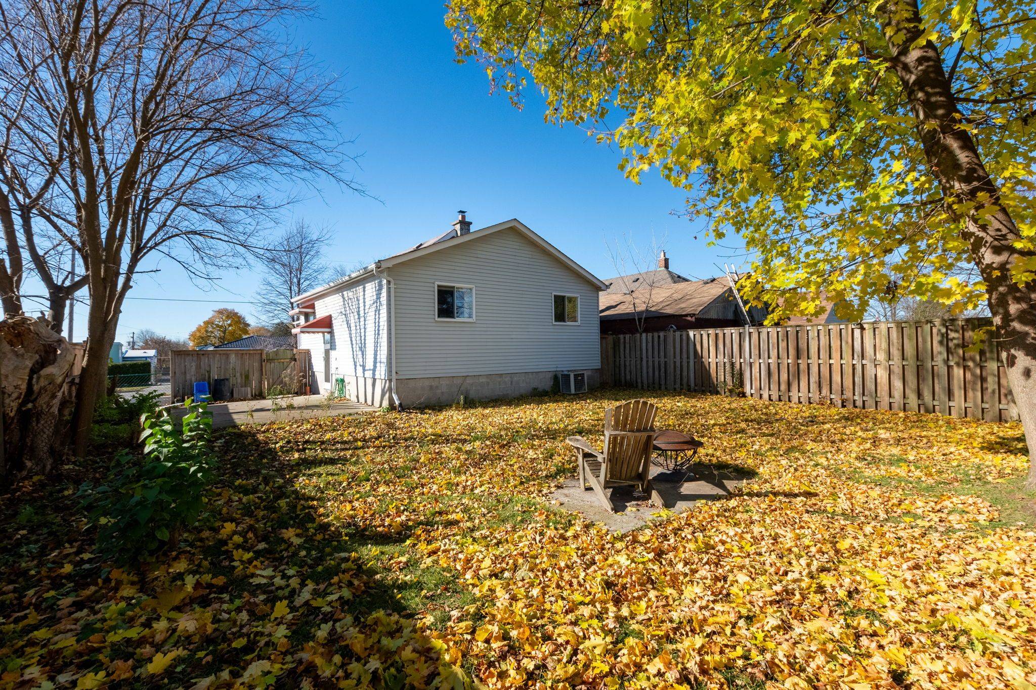 London East, ON N5Y 1P9,6 Appel ST