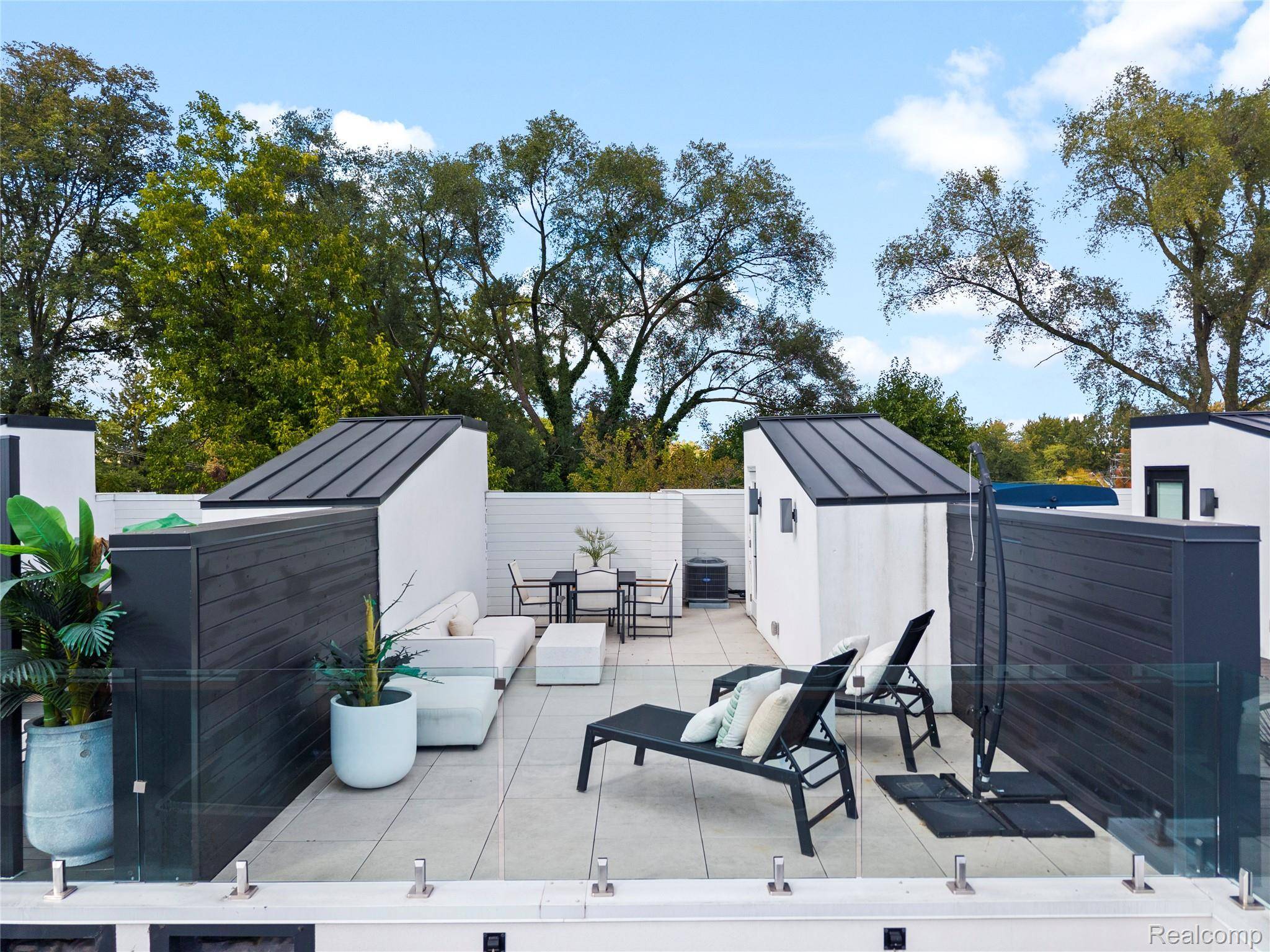 Royal Oak, MI 48067,533 E Harrison AVE #20