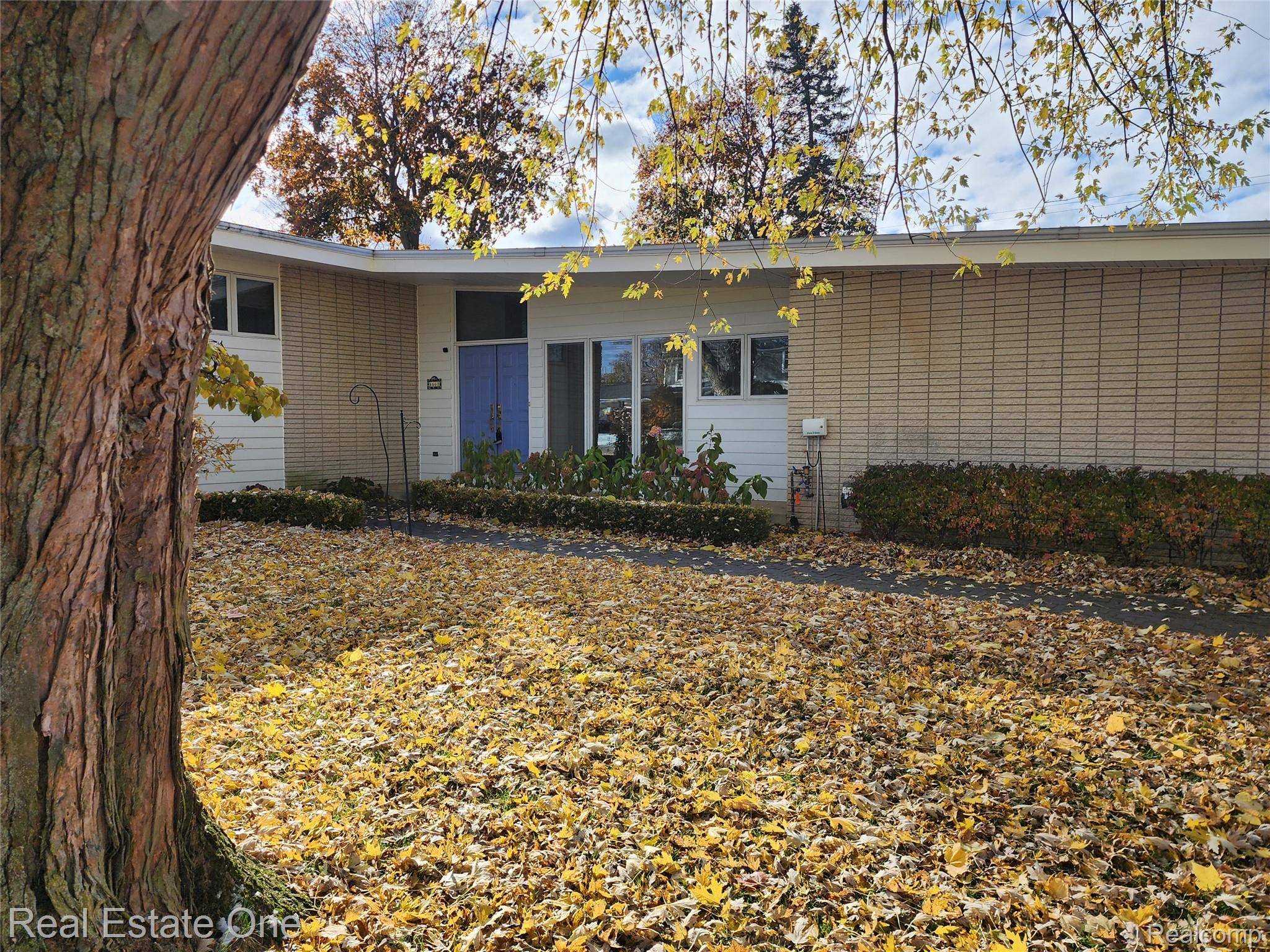 Bloomfield, MI 48301,6660 Woodbank DR