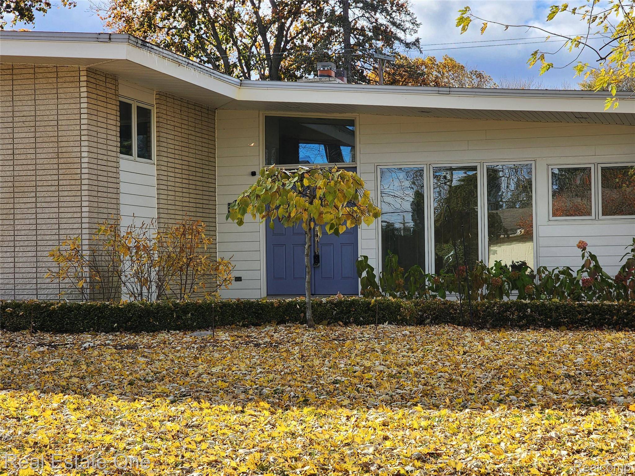 Bloomfield, MI 48301,6660 Woodbank DR