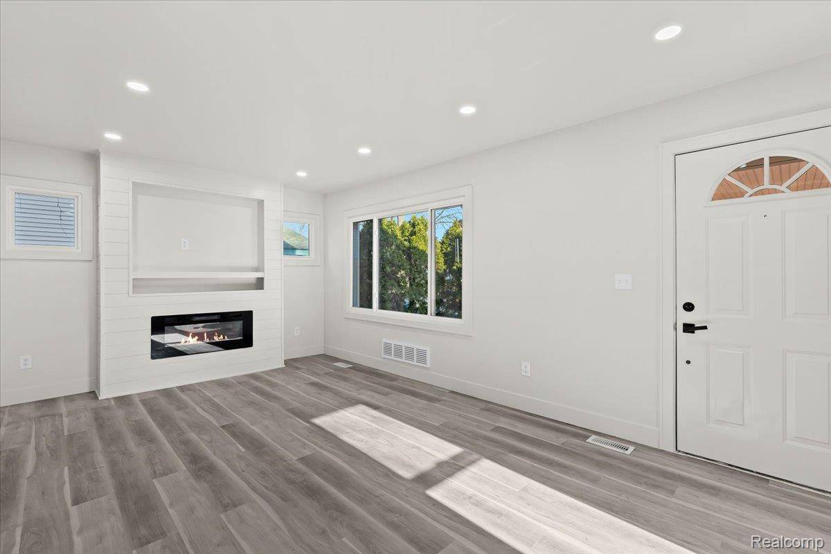 Madison Heights, MI 48071,26059 Brush ST