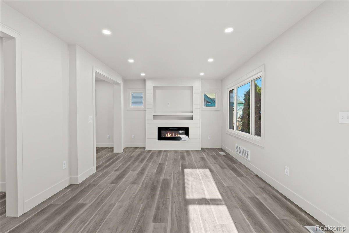 Madison Heights, MI 48071,26059 Brush ST