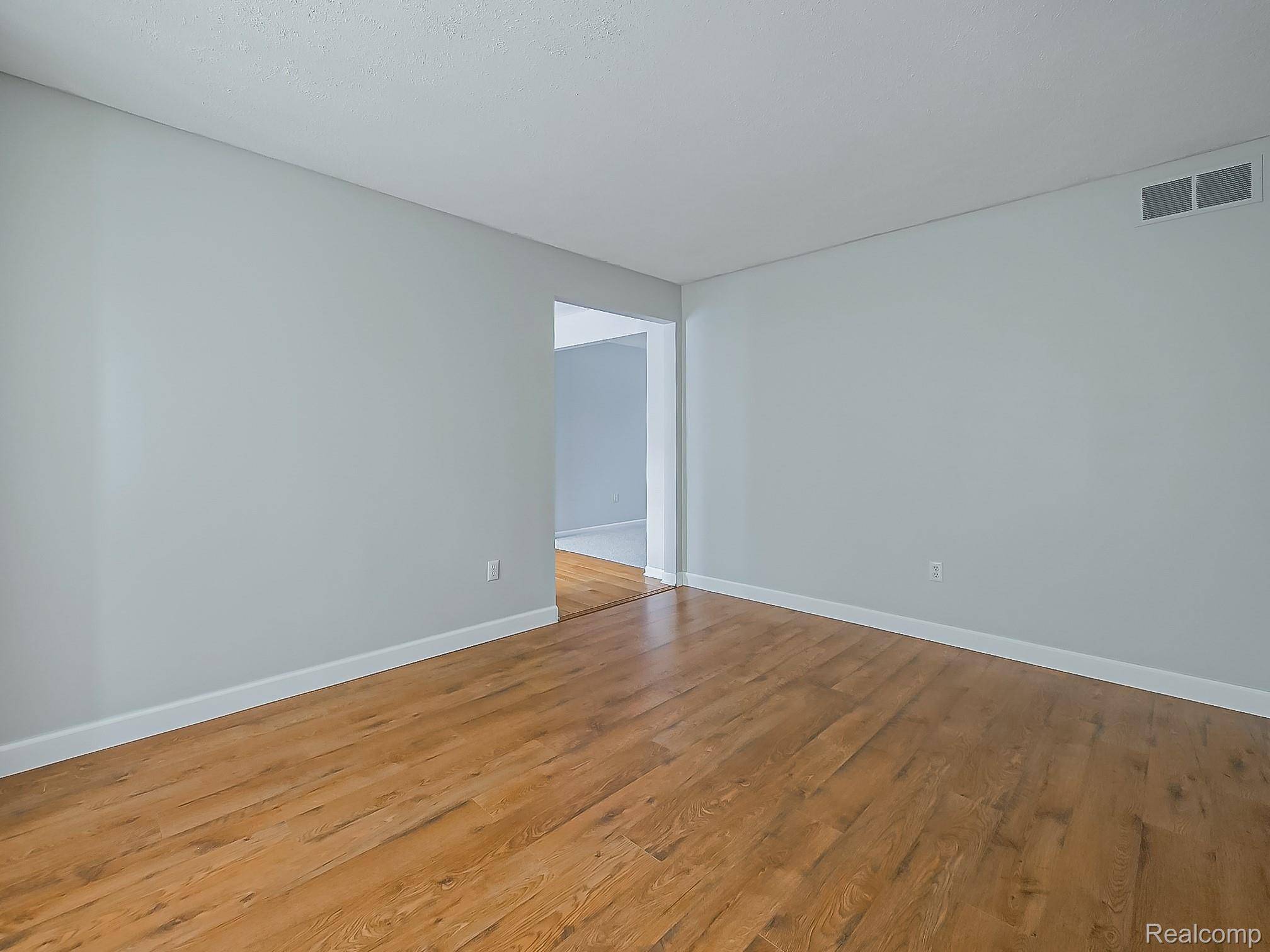 New Hudson, MI 48165,30654 Golden Valley DR