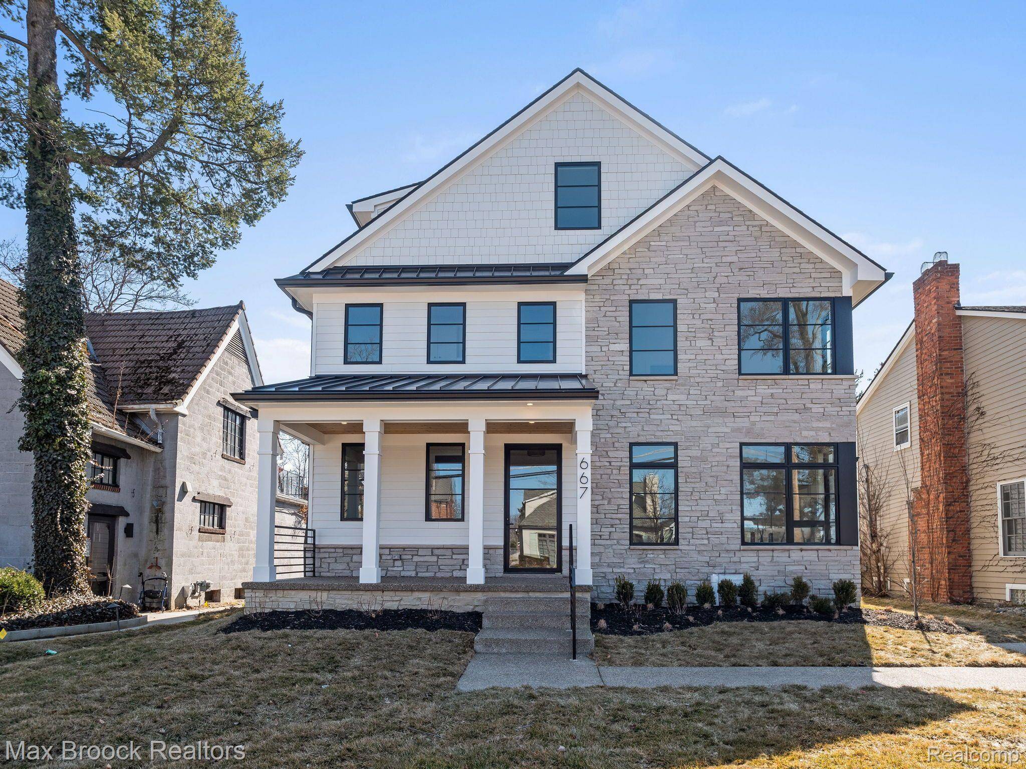 Birmingham, MI 48009,667 OAK AVE