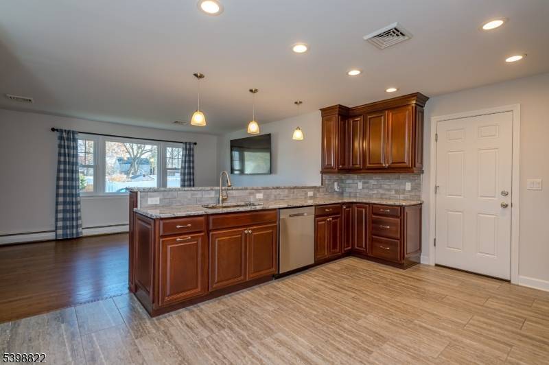 Dunellen Boro, NJ 08812,400 Whittier Ave