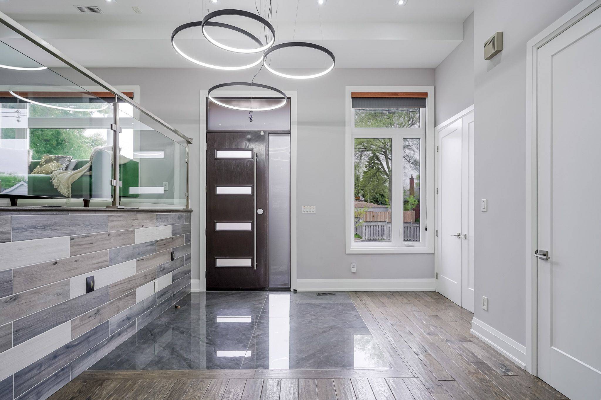 Toronto E03, ON M4C 3P7,1A Roblin AVE