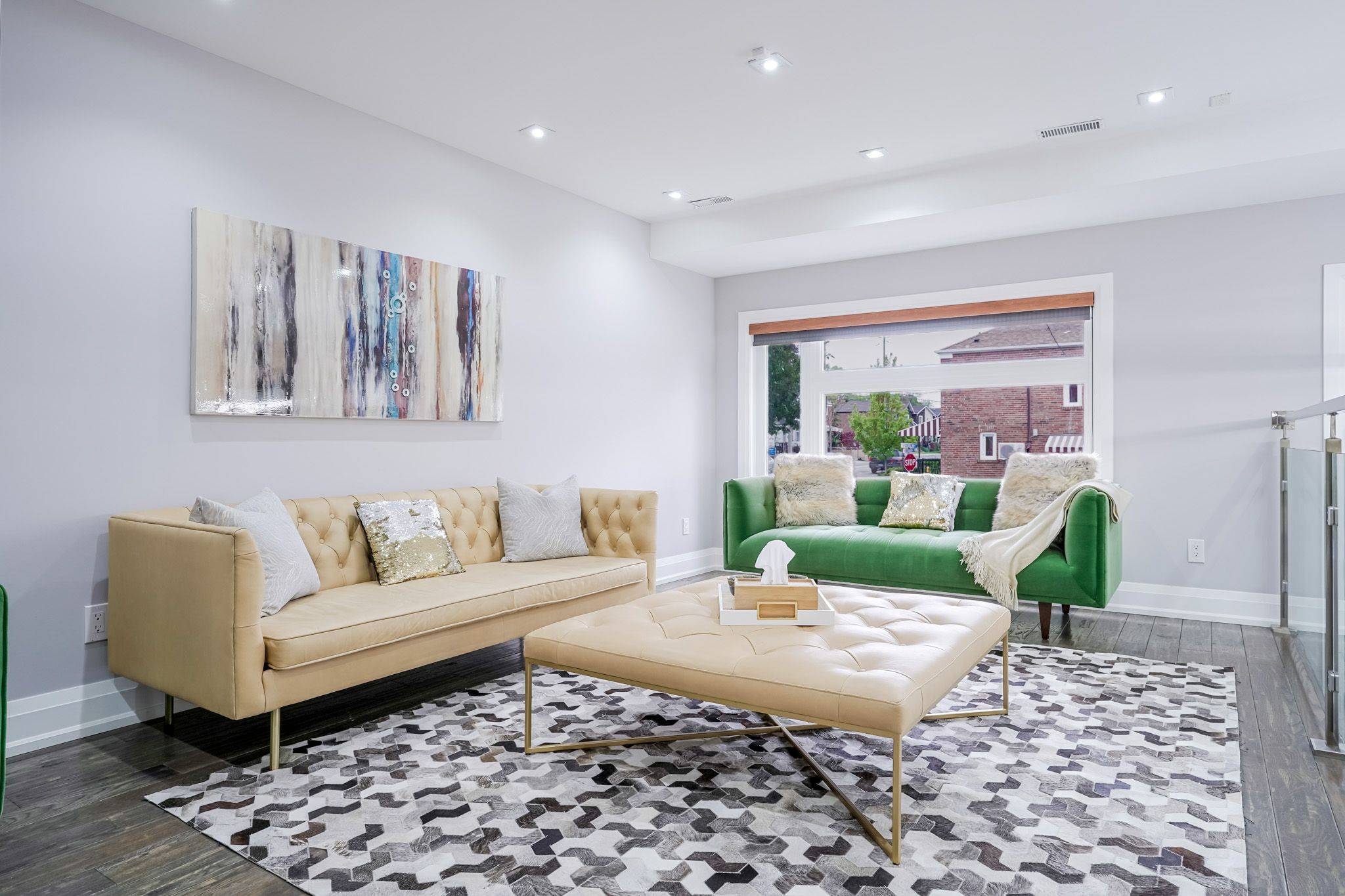 Toronto E03, ON M4C 3P7,1A Roblin AVE