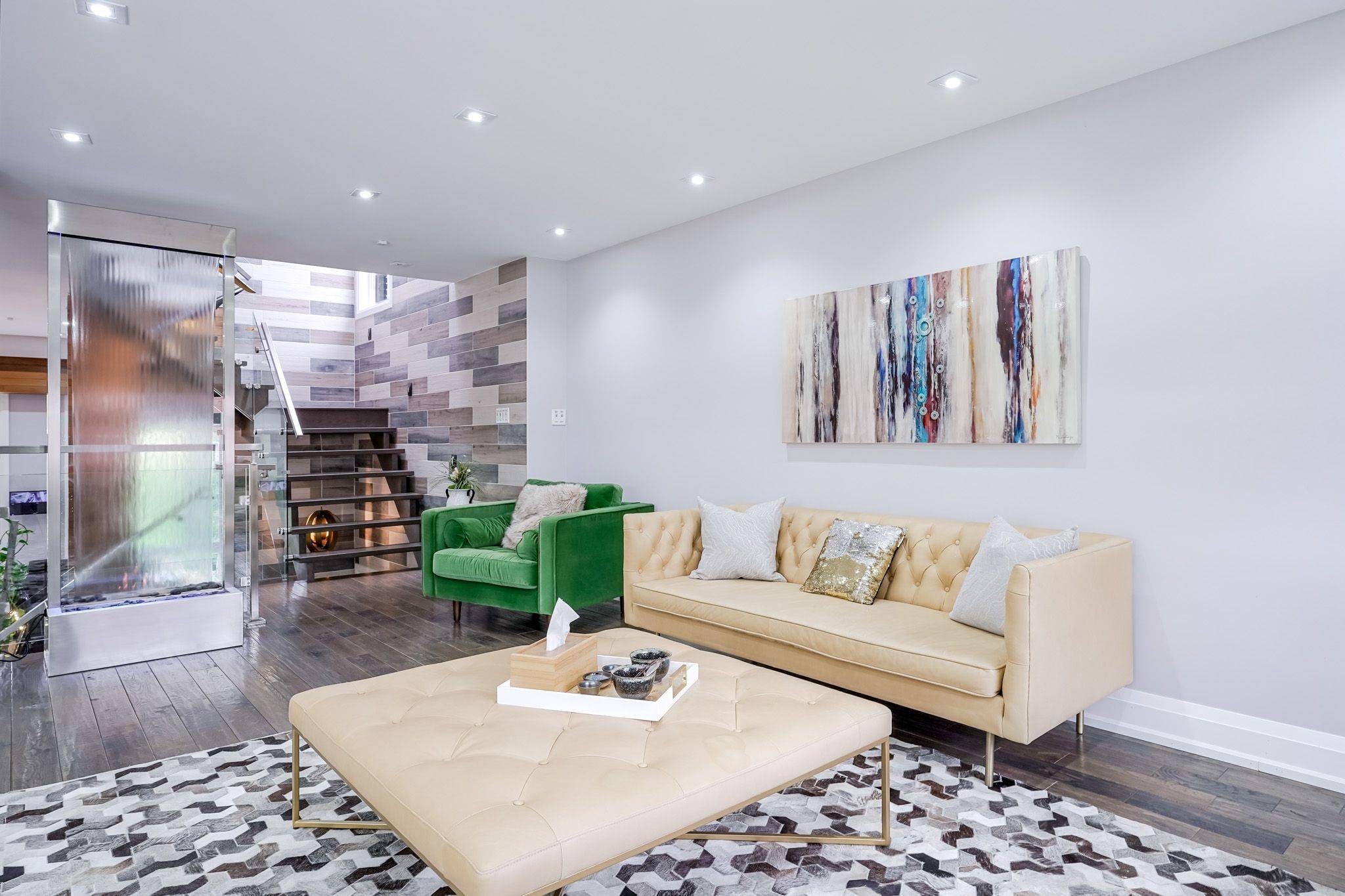 Toronto E03, ON M4C 3P7,1A Roblin AVE