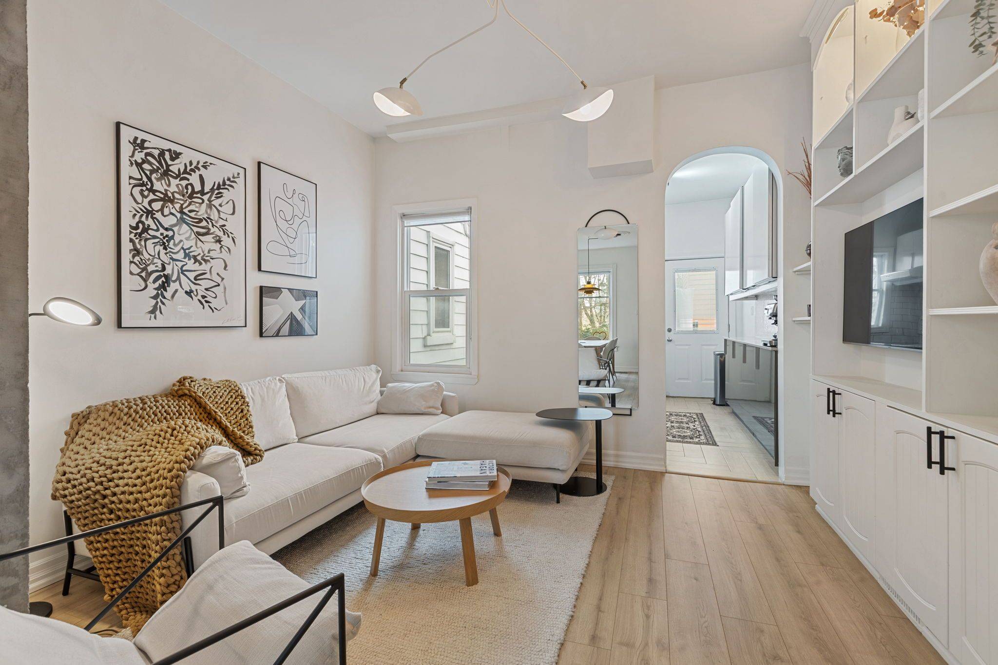 Toronto E01, ON M4M 2B3,21 Blackburn ST